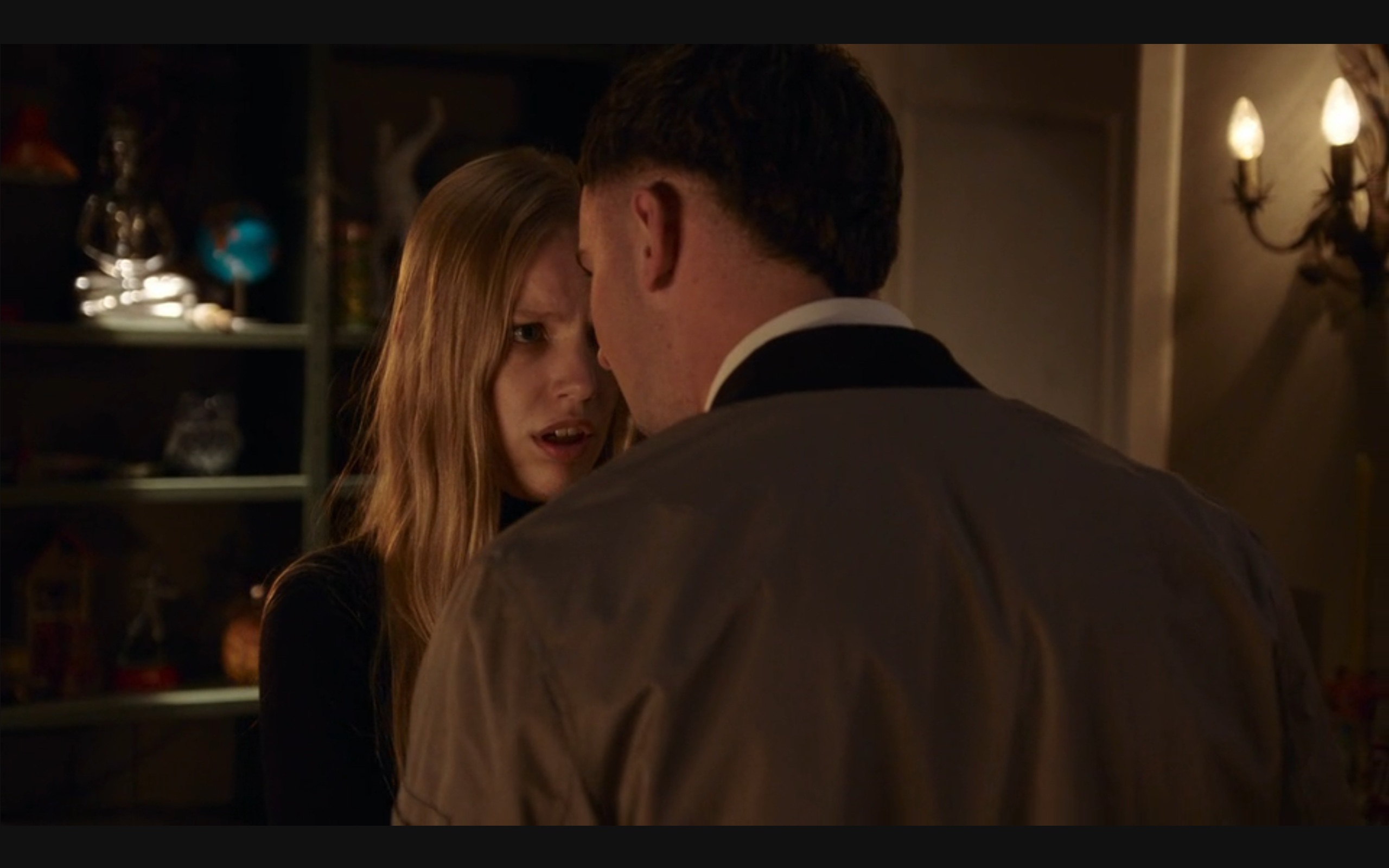 Troj pakt Stella keihard aan